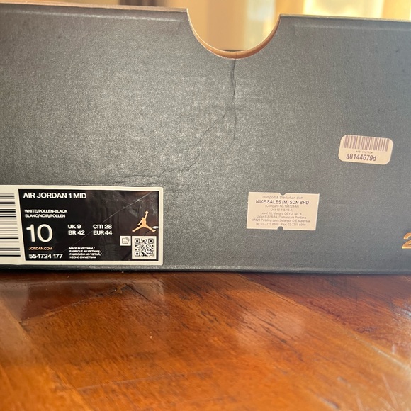 Nike Air Jordan Mid 554724-177 pollen, bulk, white. Like new!! - Picture 11 of 13
